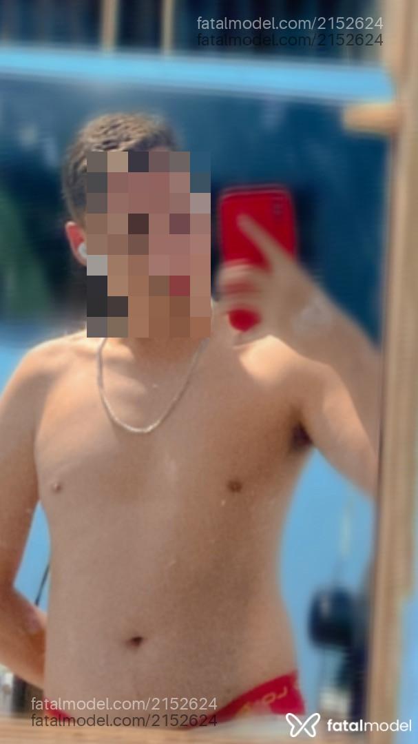 Acompanhante homem com cabelo castanho de olhos verdes - Henri