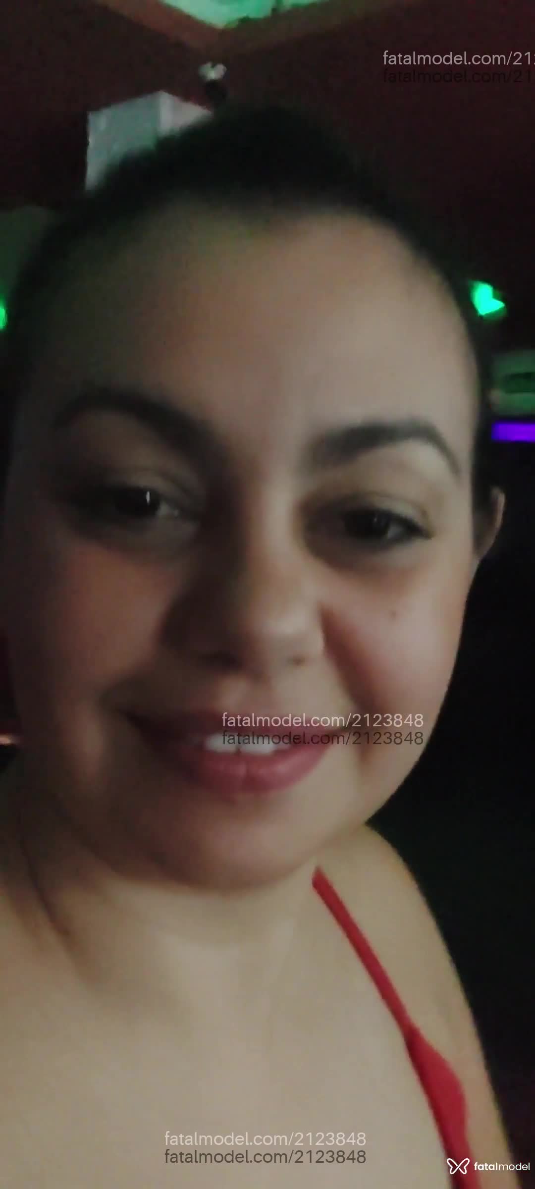 Acompanhante mulher morena (o) de olhos castanhos - Ousadasolteira