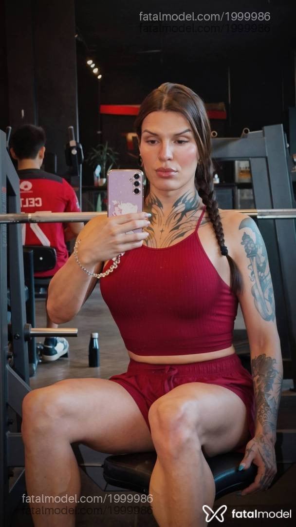 Acompanhante mulher trans morena (o) de olhos castanhos - Agatah Rox