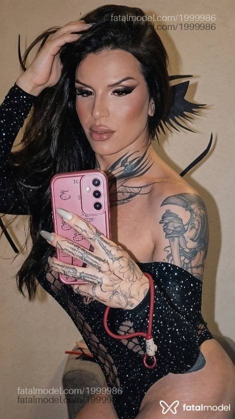 Acompanhante mulher trans morena (o) de olhos castanhos - Agatah Rox