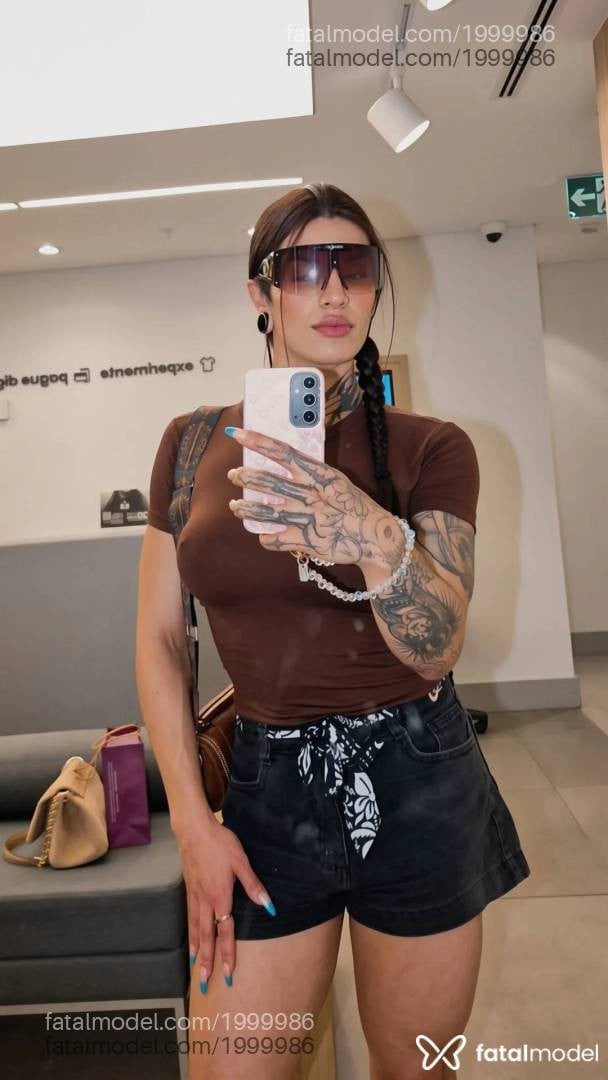 Acompanhante mulher trans morena (o) de olhos castanhos - Agatah Rox