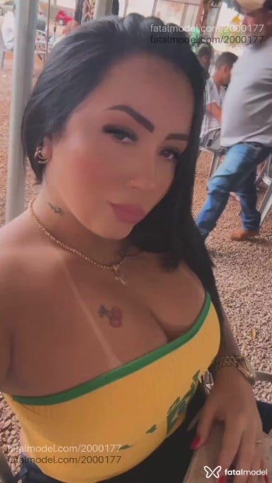 Acompanhante mulher com cabelo castanho de olhos castanhos - Rafaela