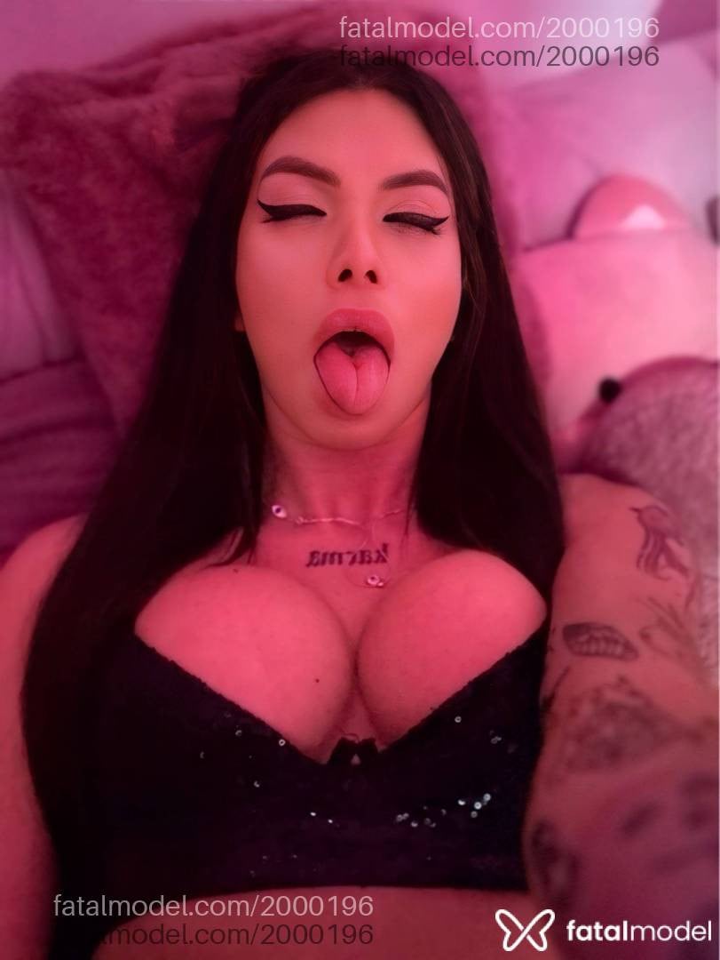 Acompanhante mulher trans com cabelo castanho de olhos castanhos em São Paulo - Dominique Dias