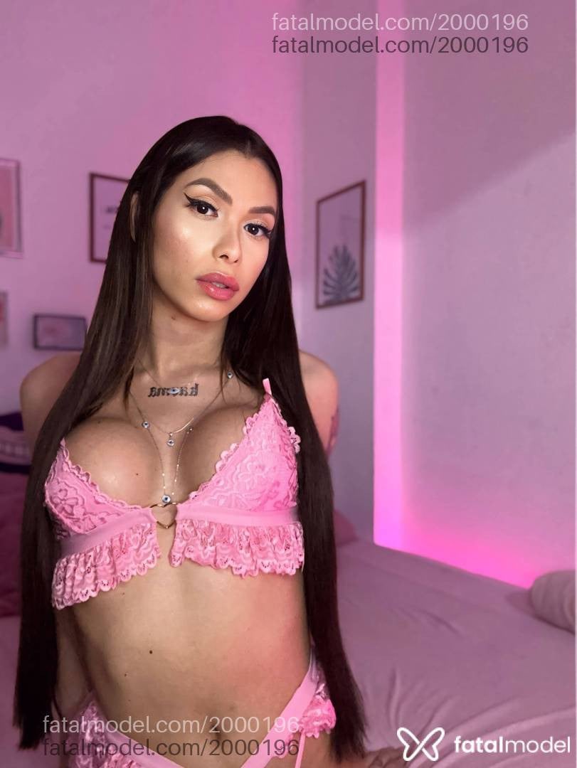 Acompanhante mulher trans com cabelo castanho de olhos castanhos em São Paulo - Dominique Dias