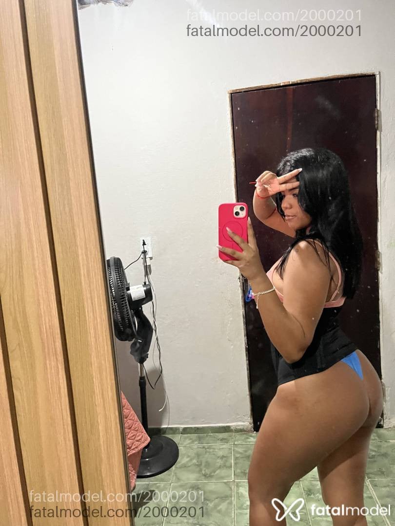 Acompanhante mulher morena (o) de olhos pretos - Nicole Lia