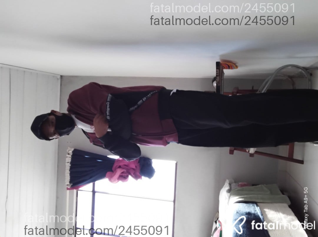 Acompanhante homem com cabelo grisalho de olhos castanhos em Herval D'oeste Acompanhante homem com cabelo grisalho de olhos castanhos em Herval D'oeste - Pinheiro