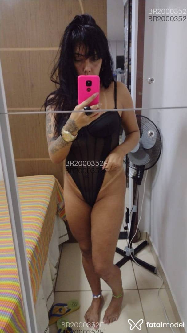 Acompanhante mulher morena (o) de olhos castanhos - Júlia Maia Acompanhante mulher morena (o) de olhos castanhos - Júlia Maia