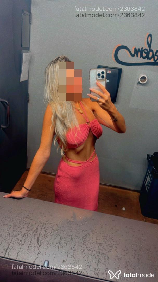 Acompanhante mulher loira (o) de olhos pretos - Larissa Reis