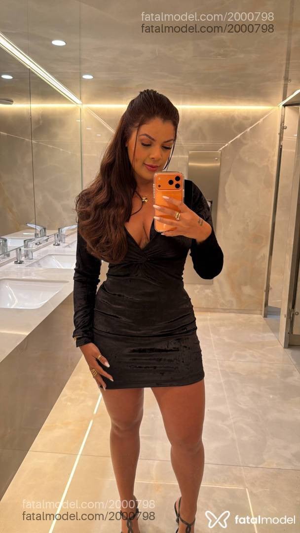 Acompanhante mulher com cabelo castanho de olhos castanhos em Volta Redonda - Viviane