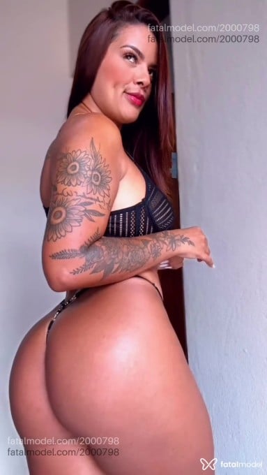 Acompanhante mulher com cabelo castanho de olhos castanhos em Volta Redonda - Viviane