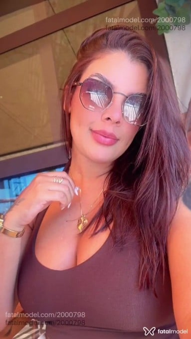 Acompanhante mulher com cabelo castanho de olhos castanhos em Volta Redonda - Viviane