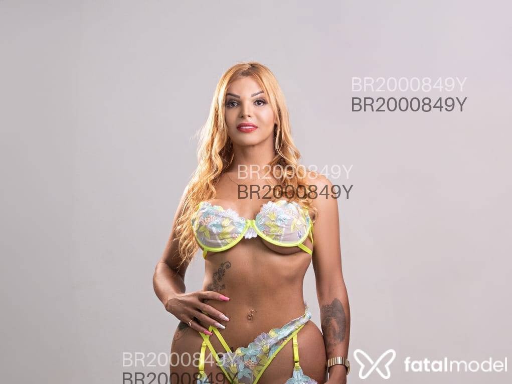 Acompanhante mulher trans loira (o) de olhos castanhos em Uberaba - Bianca