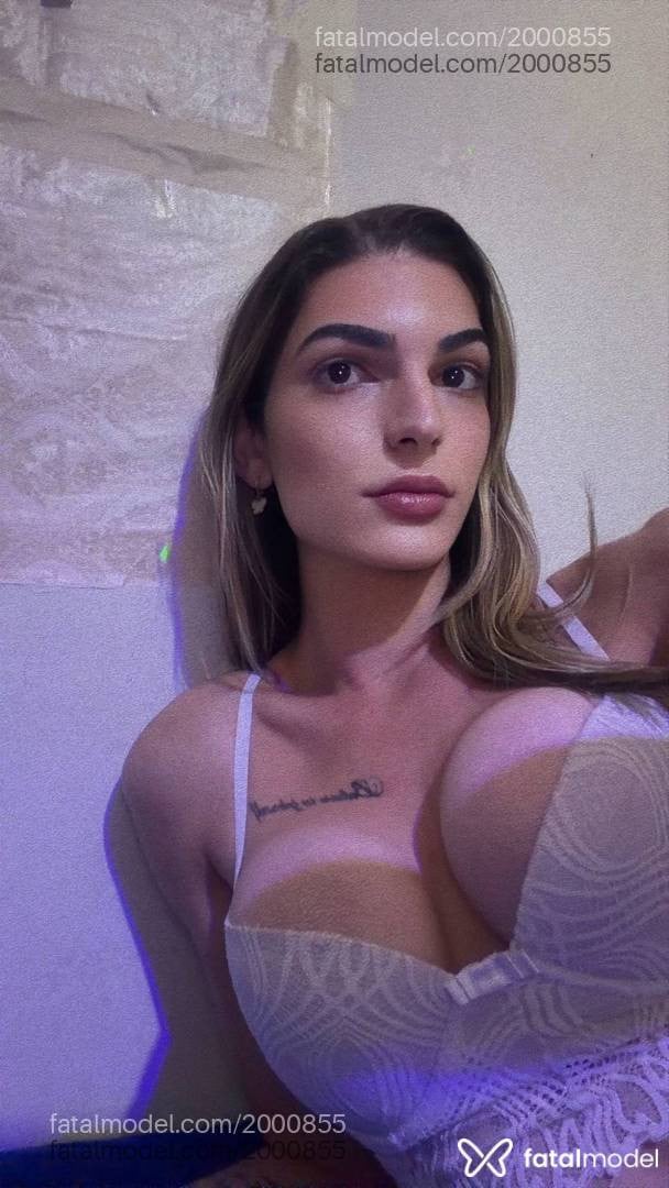 Acompanhante mulher trans loira (o) de olhos castanhos - Yasmin