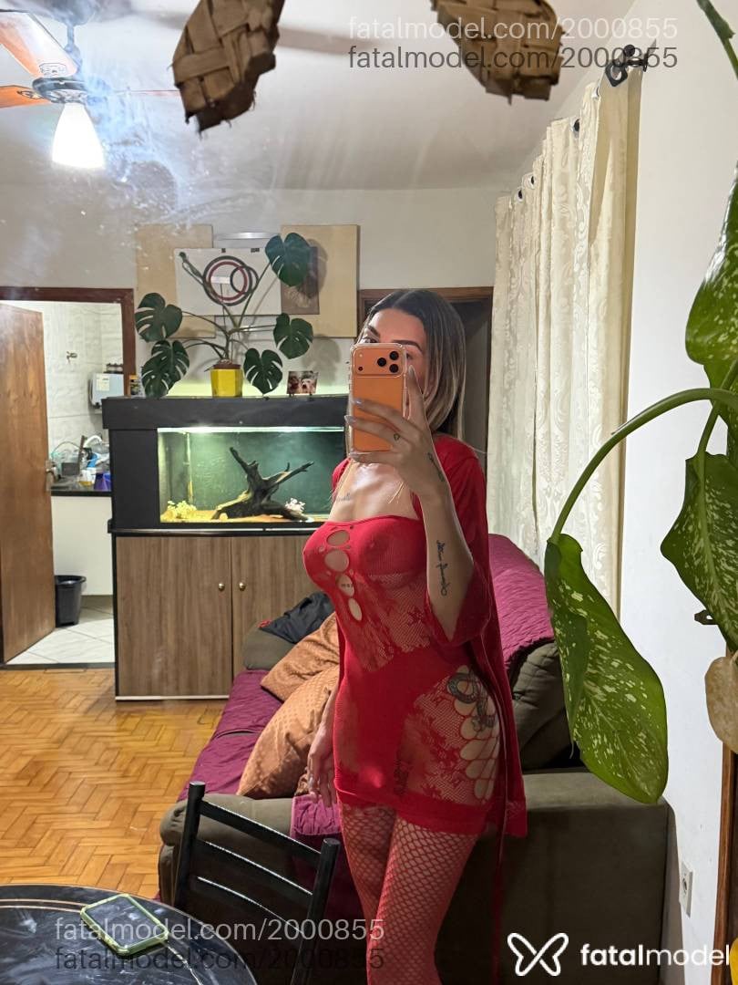 Acompanhante mulher trans loira (o) de olhos castanhos - Yasmin