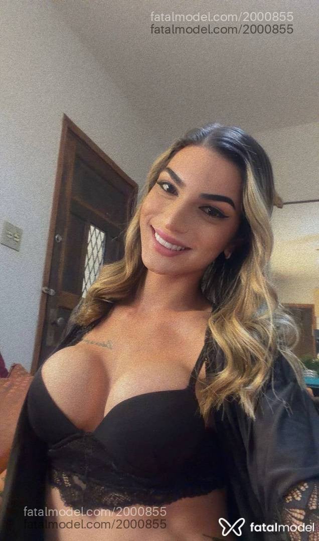Acompanhante mulher trans loira (o) de olhos castanhos - Yasmin