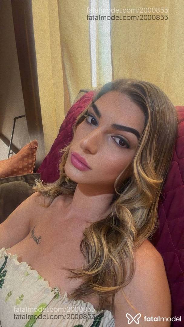 Acompanhante mulher trans loira (o) de olhos castanhos - Yasmin
