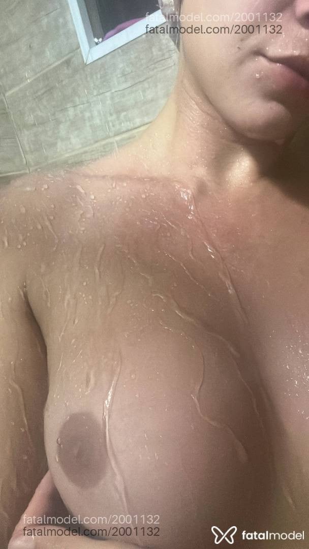 Acompanhante homem trans morena (o) de olhos castanhos - Leonna
