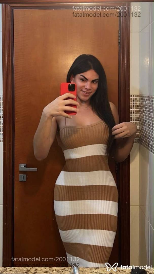 Acompanhante homem trans morena (o) de olhos castanhos - Leonna