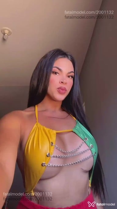 Acompanhante homem trans morena (o) de olhos castanhos em Ribeirão Preto - Leonna