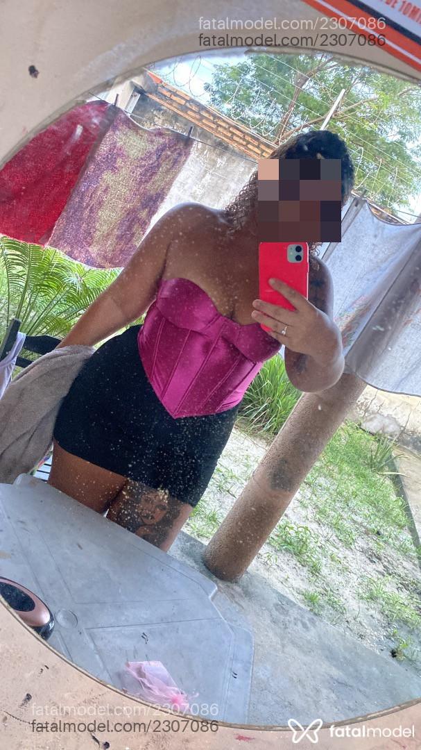Acompanhante mulher loira (o) de olhos pretos - Eduarda