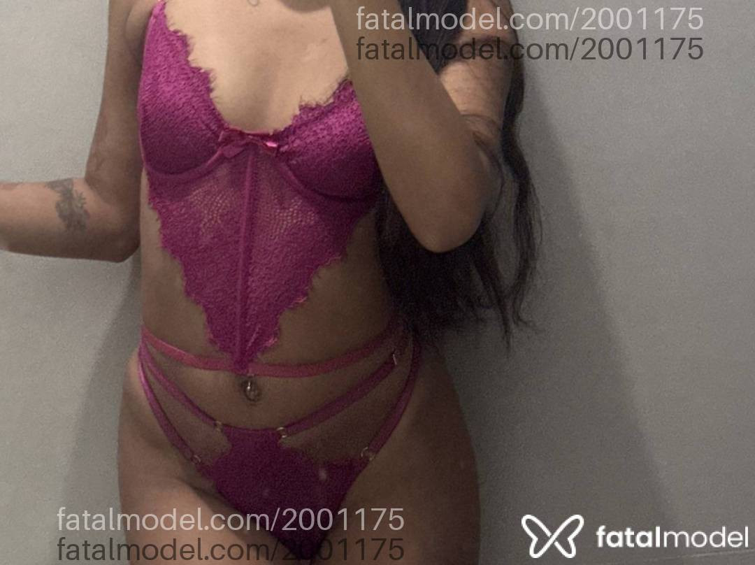 Acompanhante mulher com cabelo colorido de olhos verdes - Eloize Acompanhante mulher com cabelo colorido de olhos verdes - Eloize