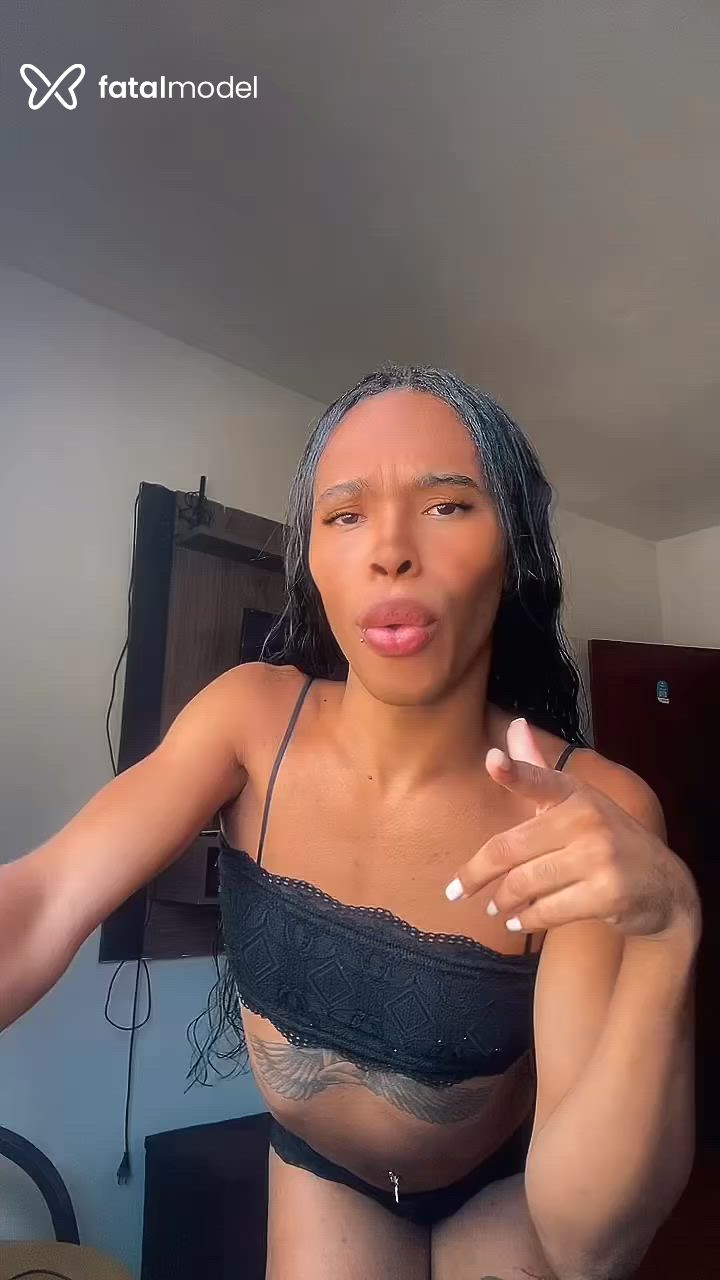 Acompanhante mulher trans morena (o) de olhos castanhos em Volta Redonda Acompanhante mulher trans morena (o) de olhos castanhos em Volta Redonda - íriis Prado