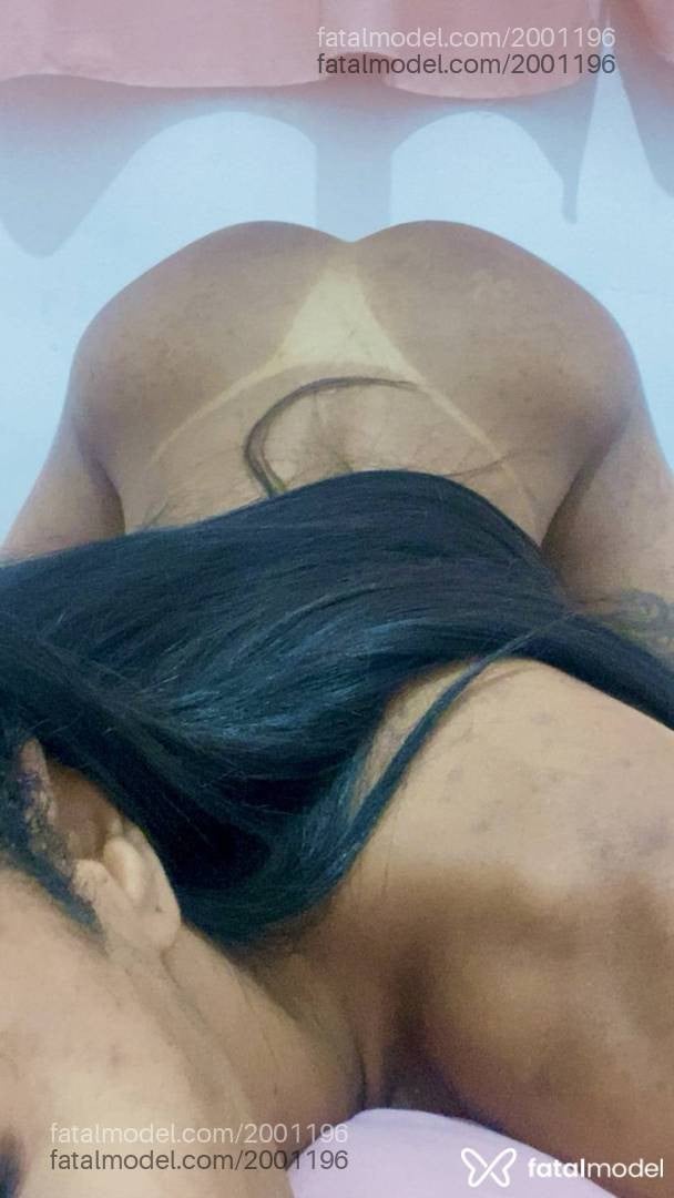Acompanhante mulher trans morena (o) de olhos castanhos - íriis Prado