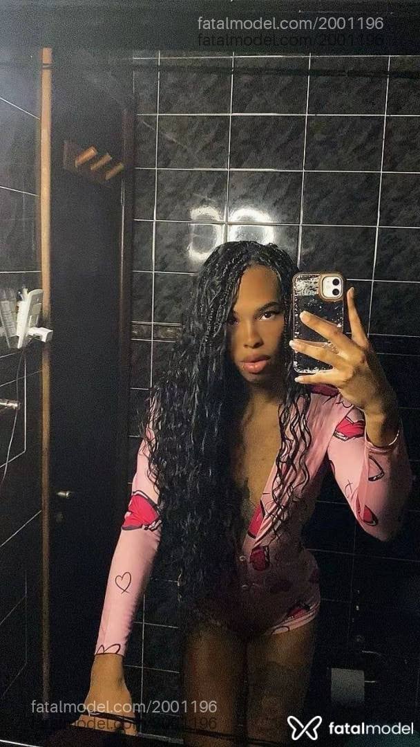 Acompanhante mulher trans morena (o) de olhos castanhos em Nova Friburgo - íriis Prado