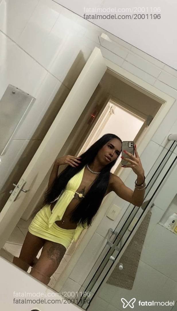 Acompanhante mulher trans morena (o) de olhos castanhos - íriis Prado