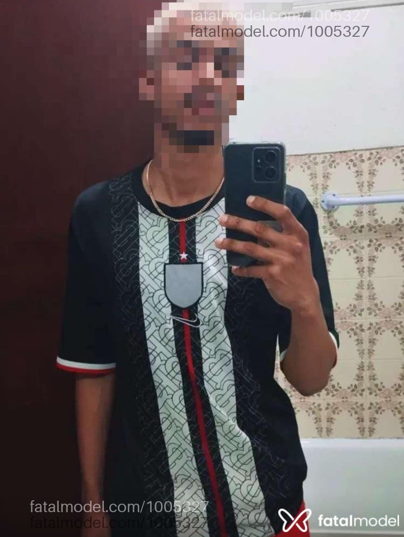 Acompanhante homem morena (o) de olhos castanhos em Vitória - Lukaspedro
