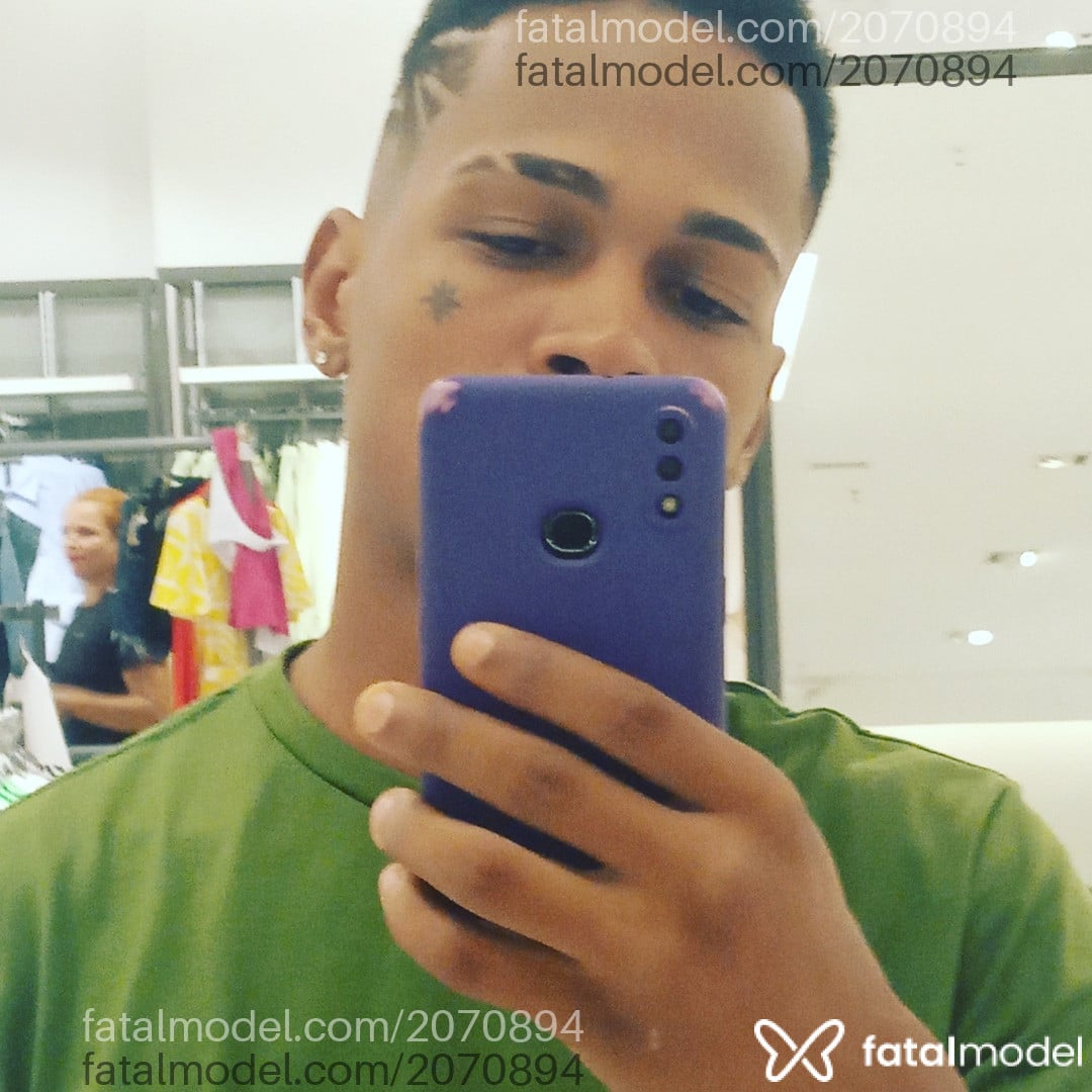 Acompanhante homem morena (o) de olhos pretos - Santos Acompanhante homem morena (o) de olhos pretos - Santos