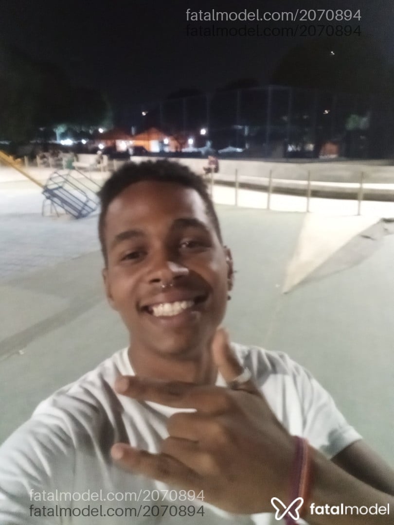 Acompanhante homem morena (o) de olhos pretos - Santos Acompanhante homem morena (o) de olhos pretos - Santos