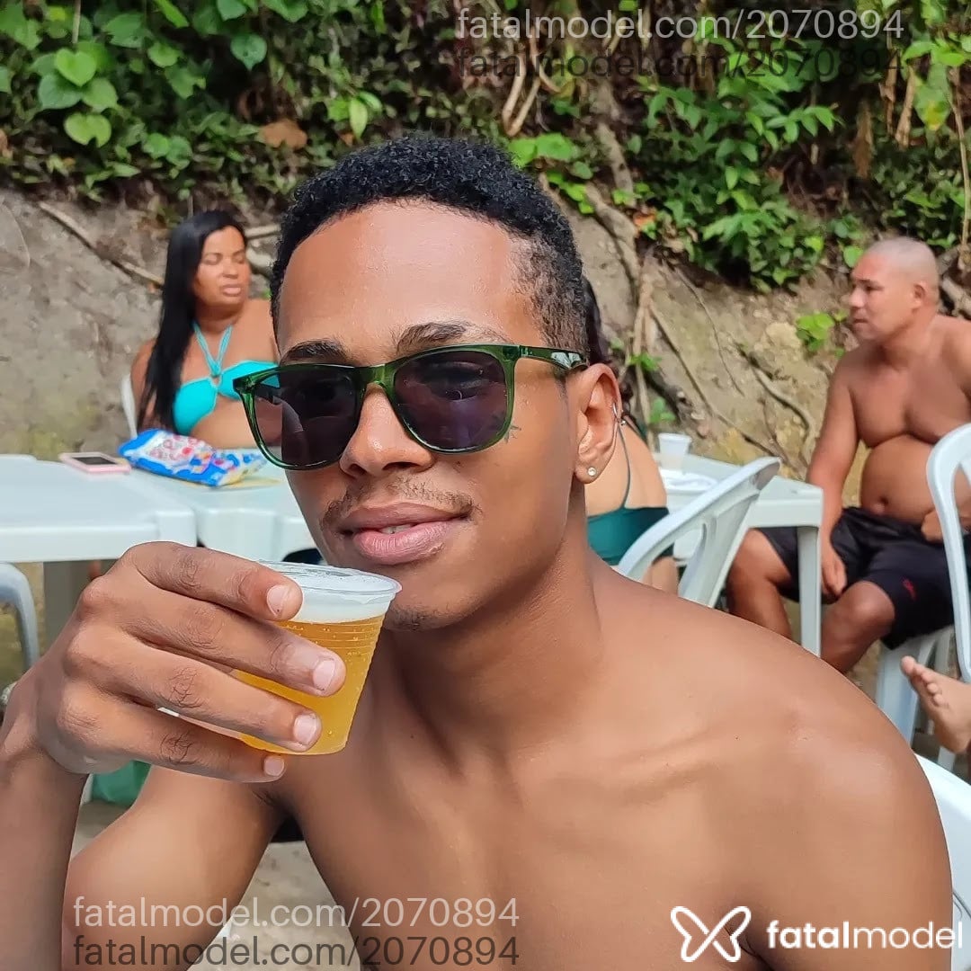 Acompanhante homem morena (o) de olhos pretos - Santos Acompanhante homem morena (o) de olhos pretos - Santos