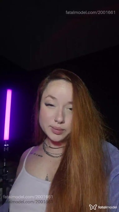 Acompanhante mulher ruiva (o) de olhos castanhos - Nina Novak
