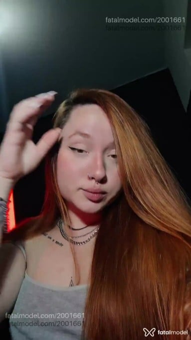Acompanhante mulher ruiva (o) de olhos castanhos - Nina Novak