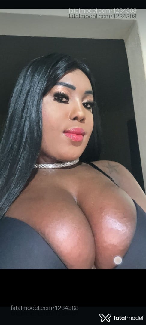 Acompanhante travesti morena (o) de olhos castanhos - Morena