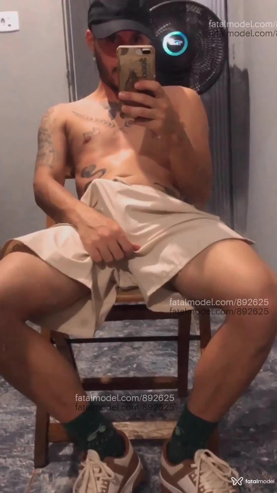 Acompanhante homem sem cabelo de olhos pretos em Carlópolis Acompanhante homem sem cabelo de olhos pretos em Carlópolis - Aron Oliveira