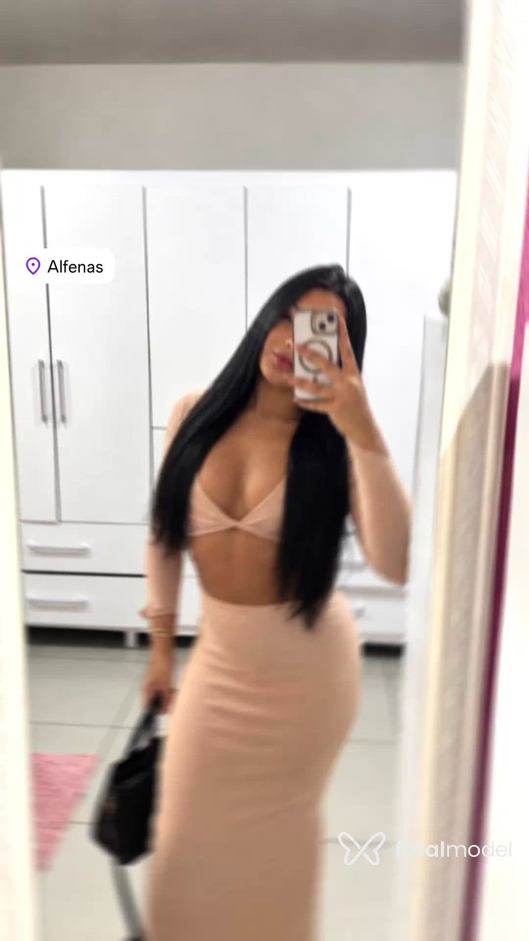 Acompanhante mulher trans morena (o) de olhos castanhos - Vitória