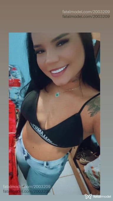 Acompanhante mulher morena (o) de olhos castanhos - Julia Acompanhante mulher morena (o) de olhos castanhos - Julia