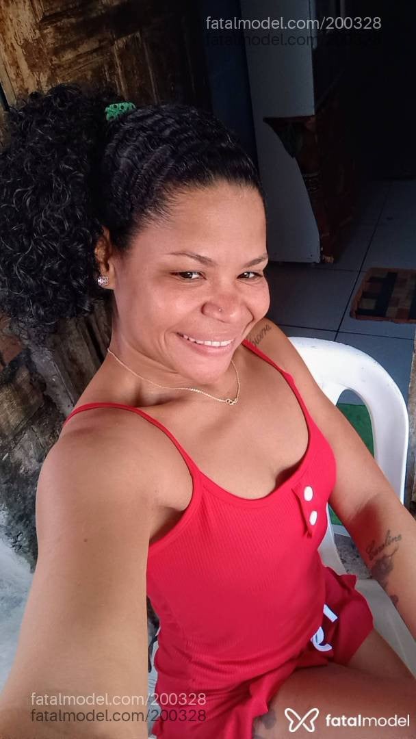 Acompanhante mulher morena (o) de olhos pretos em Camaçari - Anaapertadinha