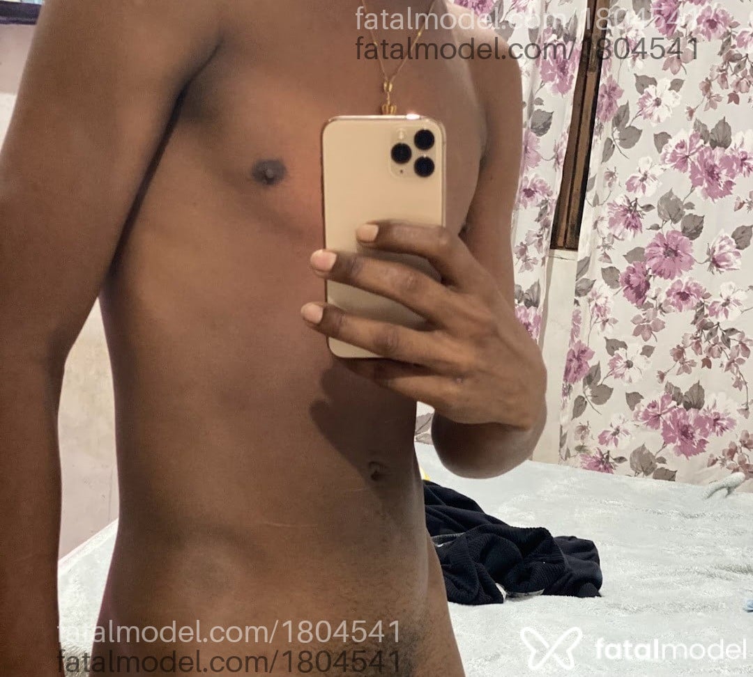 Acompanhante homem morena (o) de olhos pretos - Gringo