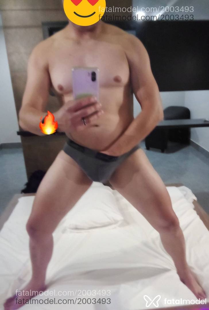 Acompanhante homem com cabelo castanho de olhos castanhos - Vitor Castelly
