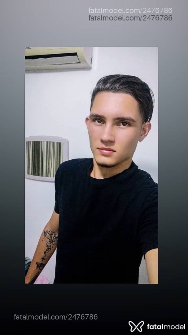 Acompanhante homem com cabelo castanho de olhos verdes em Brasília - Azevedo