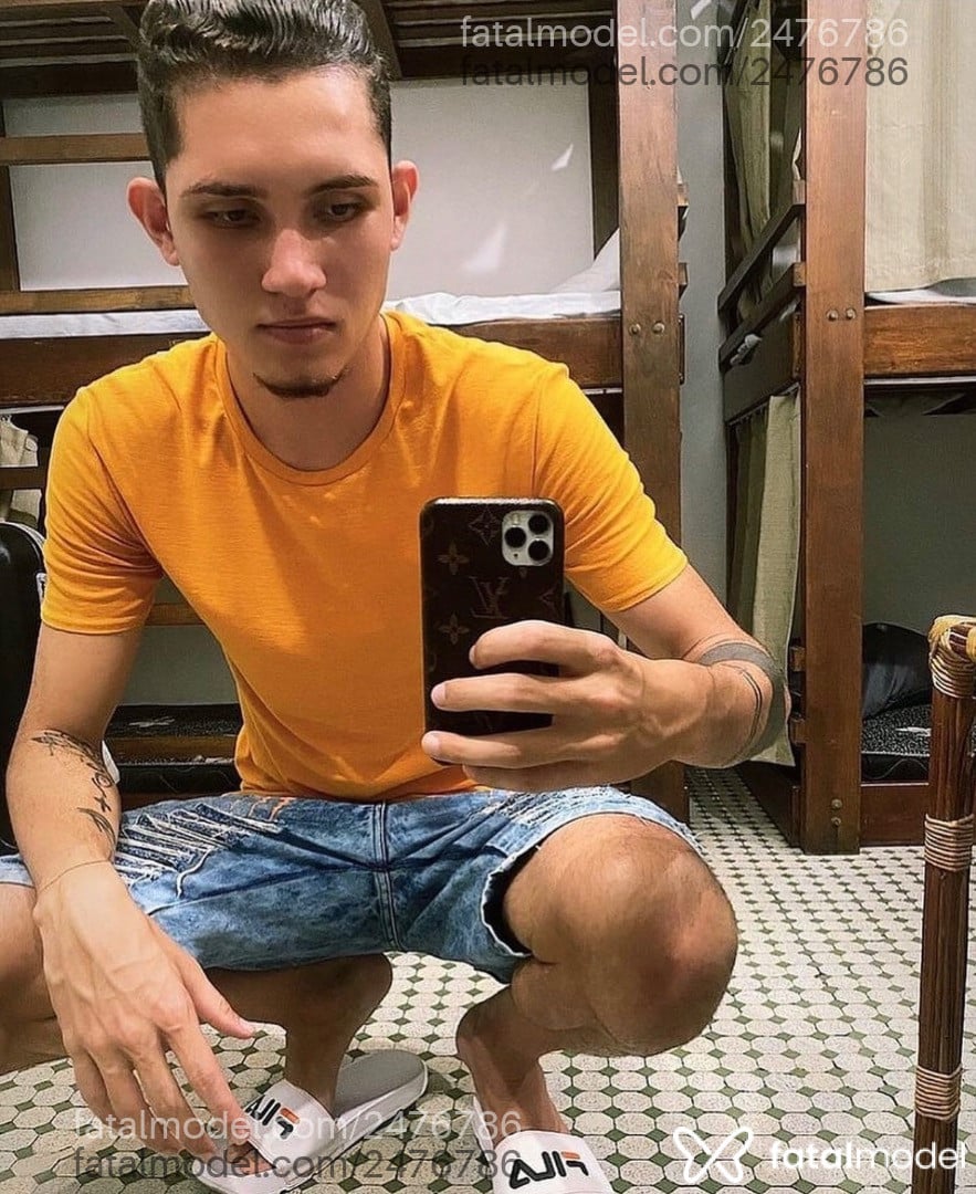 Acompanhante homem com cabelo castanho de olhos verdes em Brasília - Azevedo