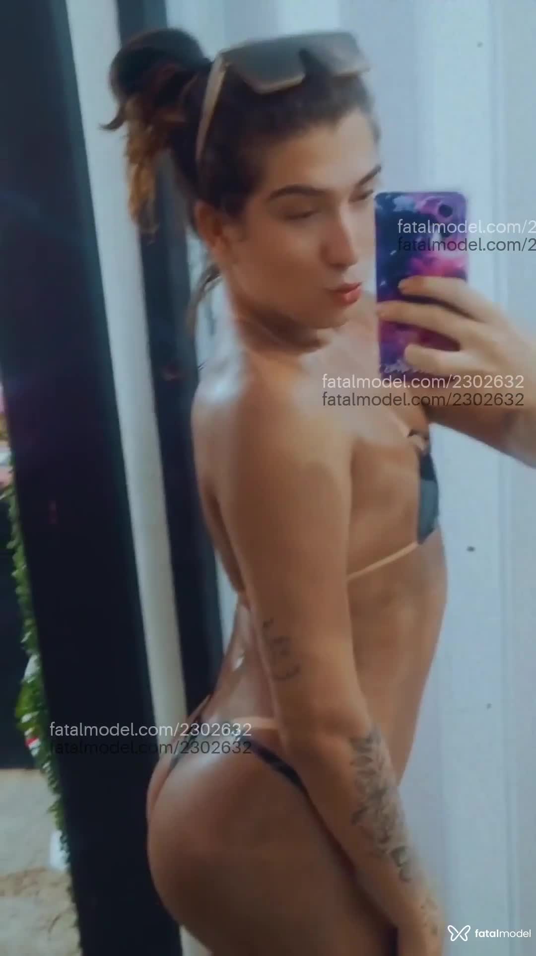 Acompanhante mulher trans com cabelo castanho de olhos castanhos em Florianópolis - Isabella Dias