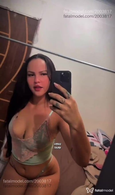 Acompanhante mulher com cabelo castanho de olhos castanhos em Camaçari Acompanhante mulher com cabelo castanho de olhos castanhos em Camaçari - Melissa