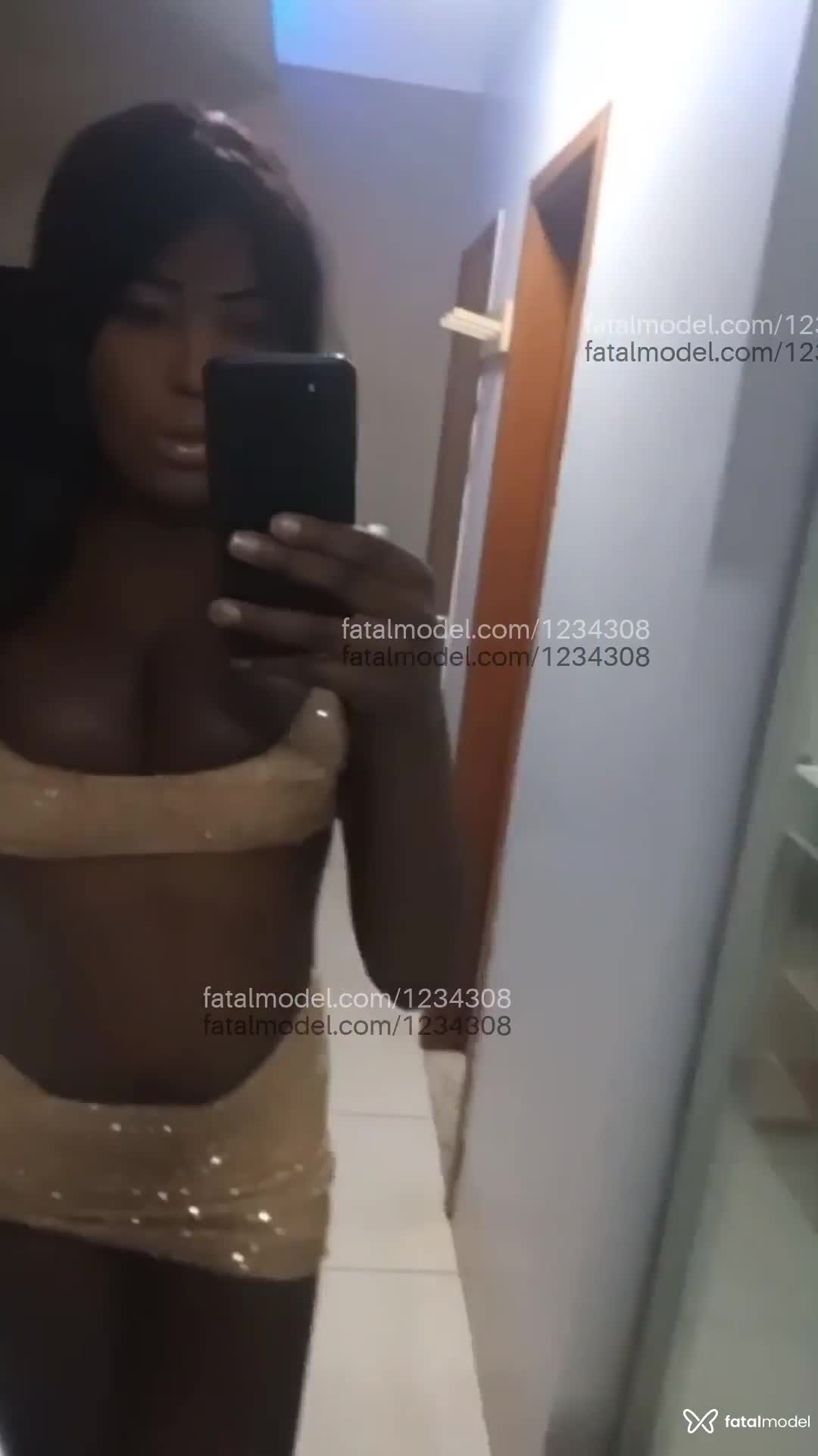 Acompanhante travesti morena (o) de olhos castanhos - Morena