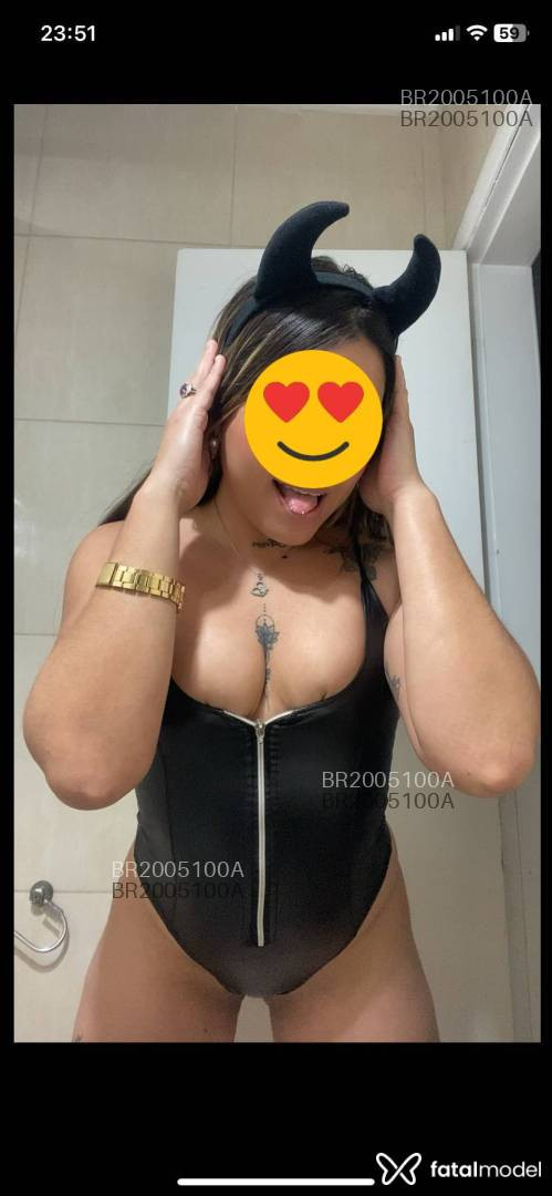 Acompanhante mulher loira (o) de olhos verdes em Balneário Camboriú - Estrela