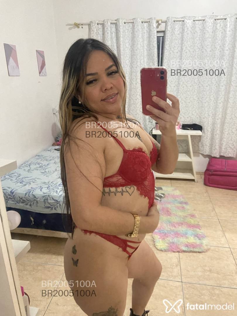 Acompanhante mulher loira (o) de olhos verdes em Balneário Camboriú - Estrela