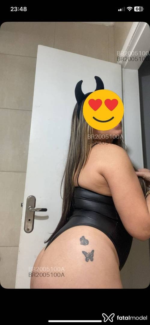 Acompanhante mulher loira (o) de olhos verdes em Balneário Camboriú - Estrela
